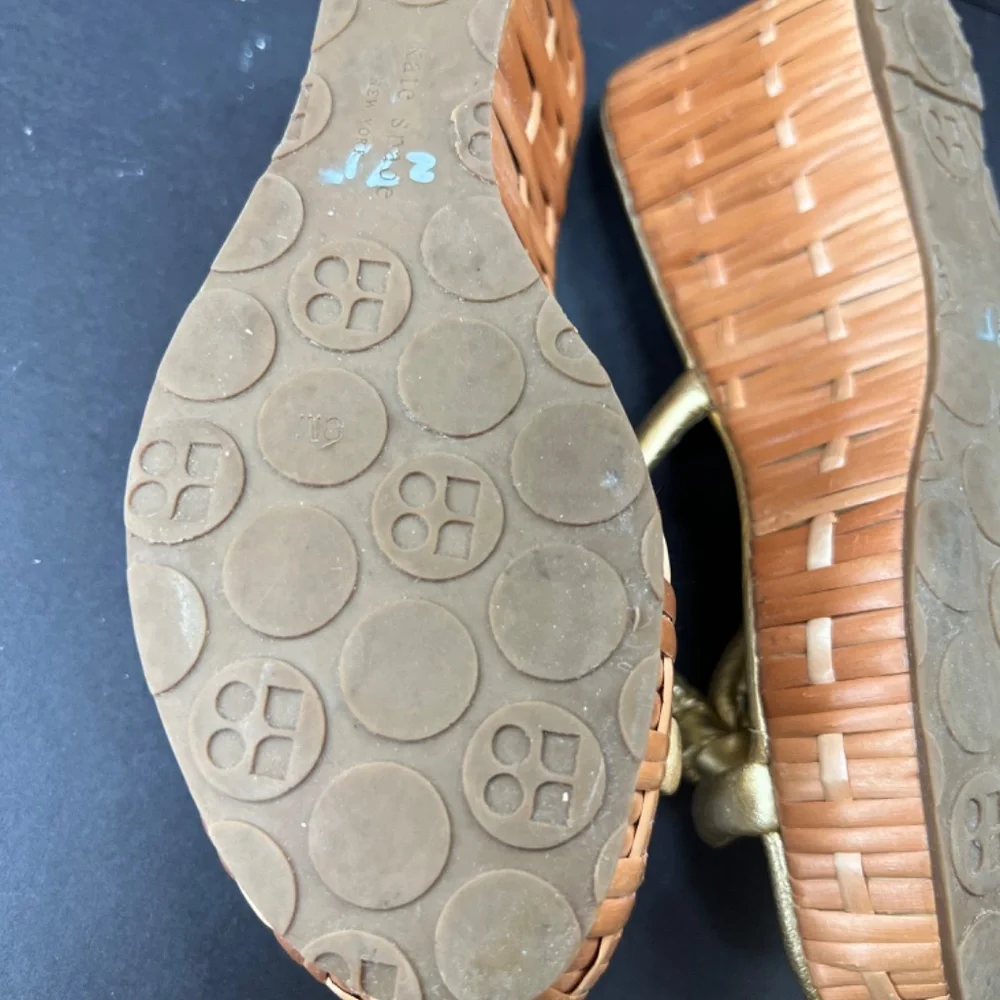 Gold Kate Spade sandals - Picture 5 of 11